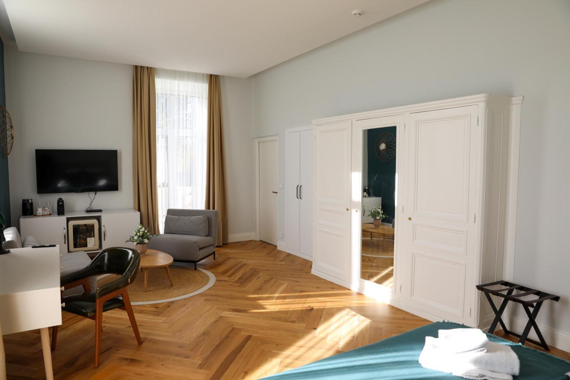 Sequoias Golf & Ressort Hotel Ruy-Montceau Exterior photo